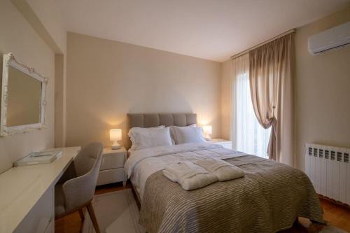 Kato Sounion Villa | Villa Elisa with Temple View - Family Friendly Retreat