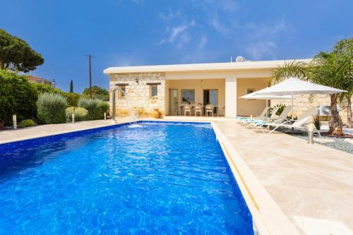 Droushia Villa | Villa Elite: Family-Friendly Retreat with Pool & Hot Tub