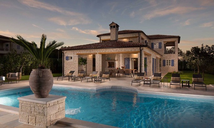 Korenici Villa | Villa Elli: Relax in a Private Pool Retreat