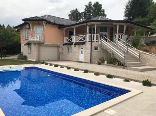 Binjezevo Villa | Vila Elma: A Perfect Retreat with Pool and Hot Tub