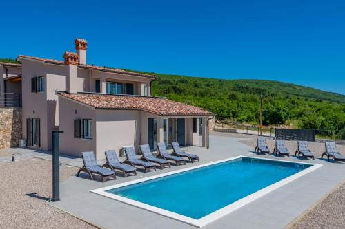Rasa House | Villa Ema, a beautiful villa with a wonderful view of the sea