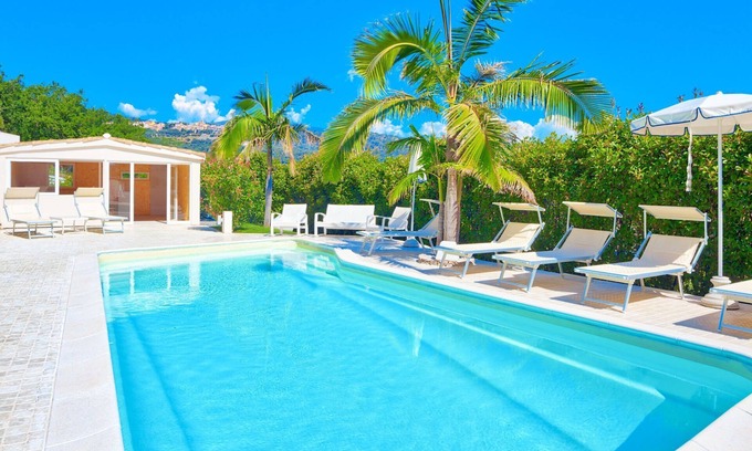 Costarainera Villa | Villa Emanuele Costarainera: Modern Villa with Heated Pool