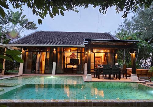Koh Samui Villa | Beachfront Villa Emerald Sand: 4-Bedroom Pool Retreat