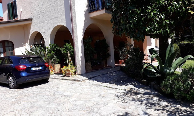 Massarosa House | Discover Villa Emma i Lecci: Pet-Friendly Family Retreat