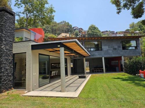 Valle de Bravo Villa | Serene Villa en el Bosque de Avándaro with Lake View