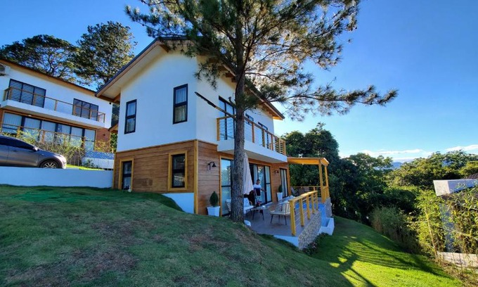Jarabacoa Ski Chalet | Cozy Villa en la montaña with Pool & Hot Tub, Rated 9.2