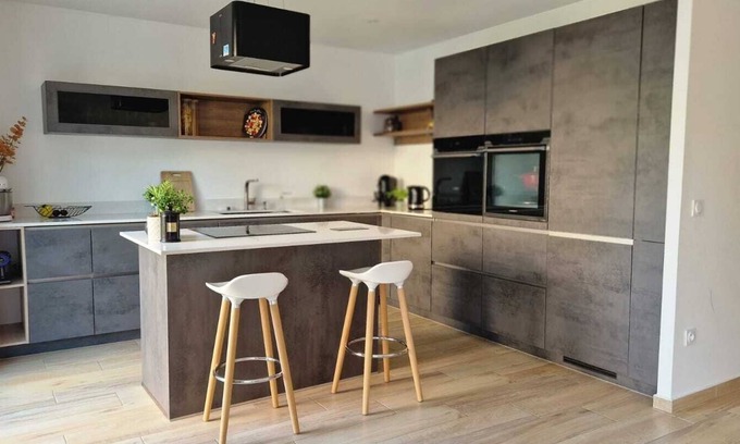 Feucherolles Villa | Relaxing Villa en Lisière de Foret - Pet & Child Friendly