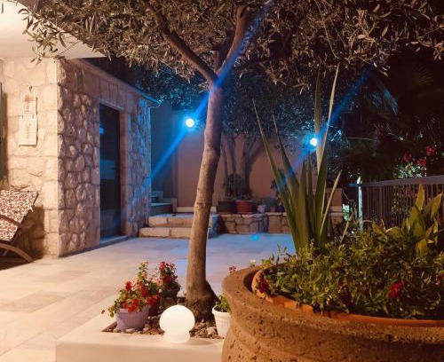 Trpanj House | Villa EnaS: Pet-Friendly Haven with Private Beach Access