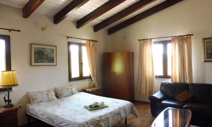 Tergu House | Villa Endeavour: Family-Friendly Retreat with Pool Access