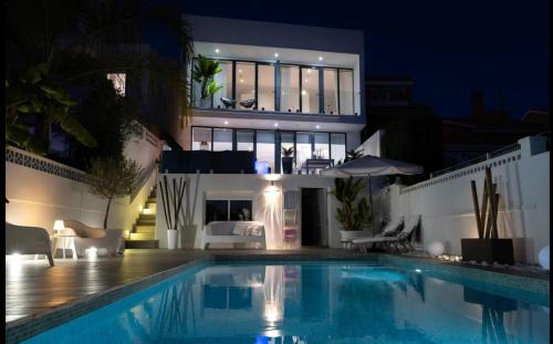 Santa Pola Villa | Villa Ensueño: Oceanfront Escape with Child-Friendly Amenities