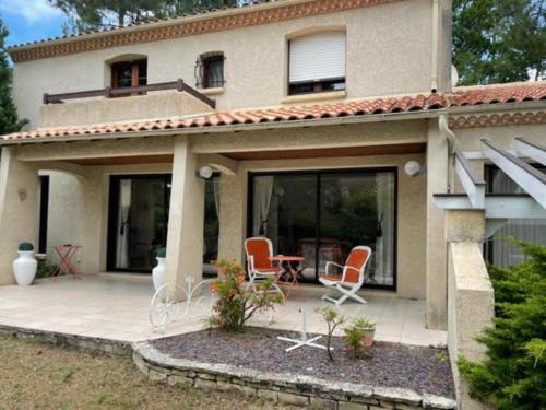 Ronce-les-Bains House | Inviting Villa Between Ocean and Pine Forest with Pool