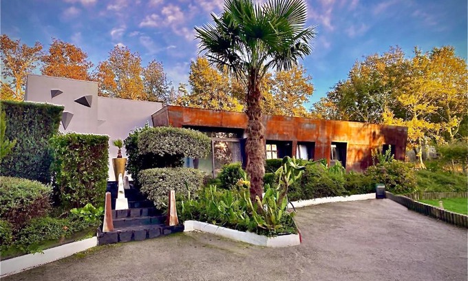 Loureiro Villa | Villa Enzo: Family-Friendly Retreat with Pool & Hot Tub