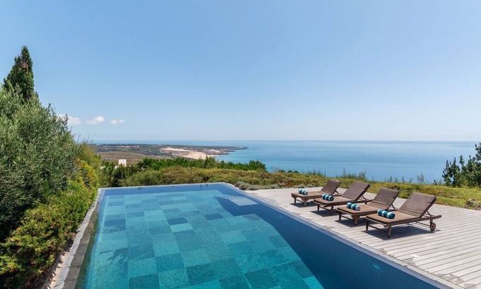 Monserrate House | Elegant Villa Equador - Relax in Private Pool and Spa