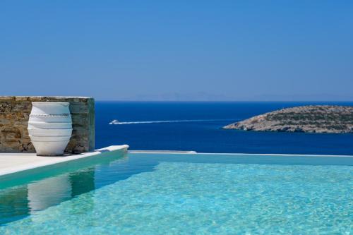Antiparos Villa | Serene Villa Eris with Ocean View & Pool - 4 Star Retreat