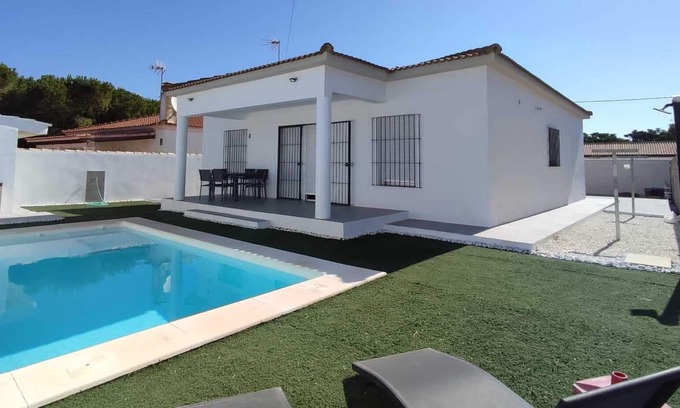 Chiclana de la Frontera Cabin | VILLA ILLUSION 15 MIN FROM THE BEACH