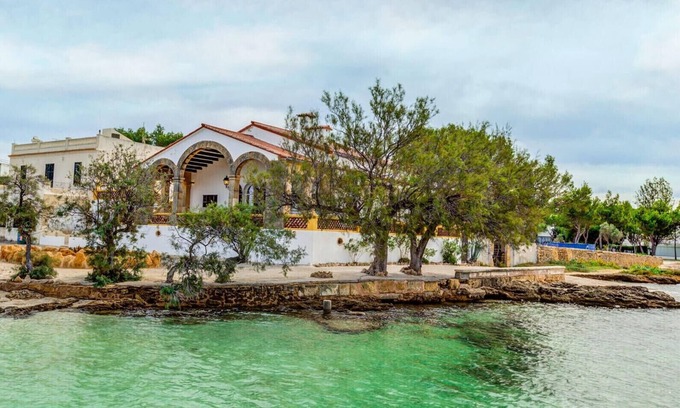 es Bacares Villa | Ocean View Villa Es Clot: Perfect for Families & BBQ Fun