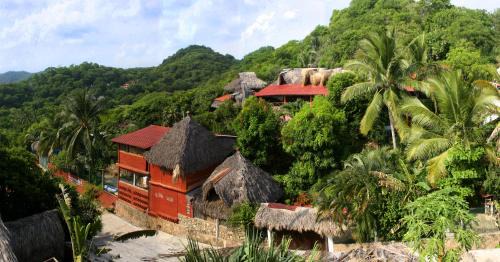 San Pedro Pochutla Hotel | Villa Escondida: Guest Rated 9/10 with Pet-Friendly Perks