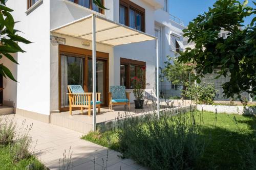 Bogazkent Villa | Cozy Villa Esma: Oceanfront Retreat with Pool & Spa