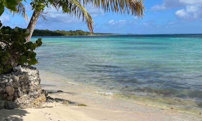 Grande-Terre House | Discover Villa et sa Plage Privée by the Lagon de Saint-François