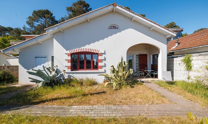 Lacanau House | Villa Etchola – Lacanau | Lake View, Close to Ocean, Surf, Golf & Nature - Rated 3 Stars