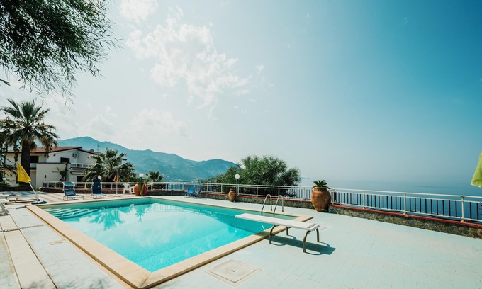 Gioiosa Marea Villa | Villa Etrusca - Gioiosa Marea