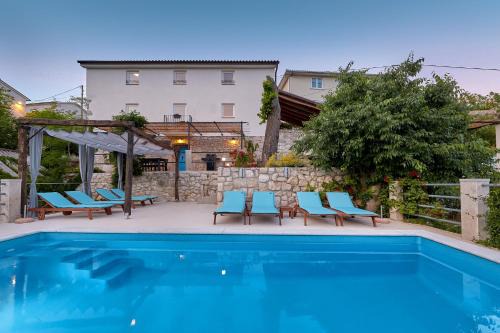 Zagore Villa | Villa Eugenia for 8 people with private pool & large garden only 3 km from the beach