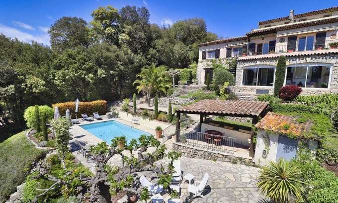 Saint-Jacques Villa | Relaxing Villa Eva in Grasse with Pool and Breakfast