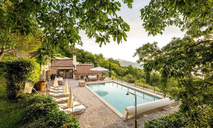 Opatija House | Villa Evelina Eselboeck: Idyllic Terrace & Oceanfront Bliss