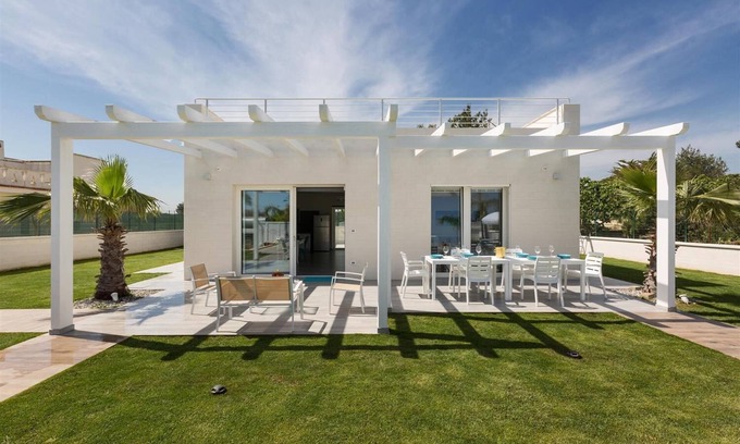 Pantanagianni-pezze Morelli Apartment | Discover 1109 Villa Evi: Oceanfront Bliss with Pool