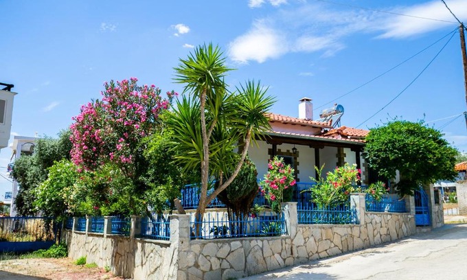 Potos Villa | Villa Evis: Family-Friendly Getaway with Perfect Ratings