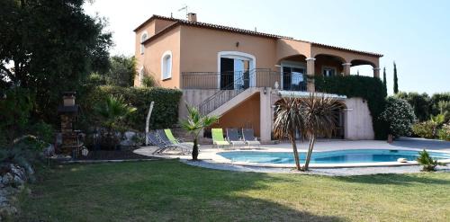 Saint-Gely-du-Fesc Apartment | Villa F5: Family-Friendly Escape with Pool & Ocean Views
