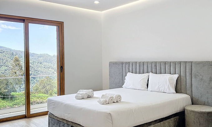 Sao Roque do Faial House | Family-Friendly Villa Faísca with Breakfast Included