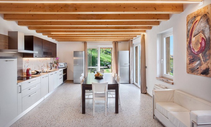 Malcesine Villa | Villa Faigolo: Enchanting Lake View & Pet-Friendly Retreat