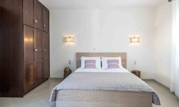 Faistos House | Cozy Villa Faistos View - Balcony Apartment with Pool