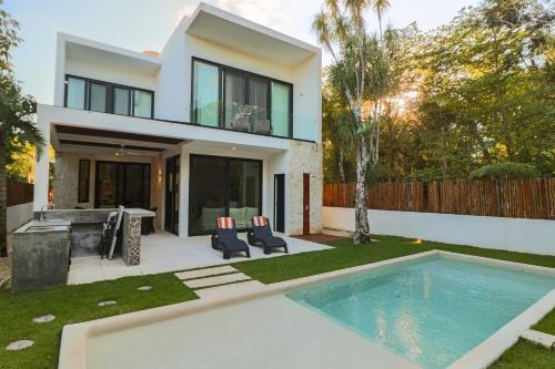 Akumal Villa | Beachfront Villa at Tulum Country Club - Guest Rated 9.8