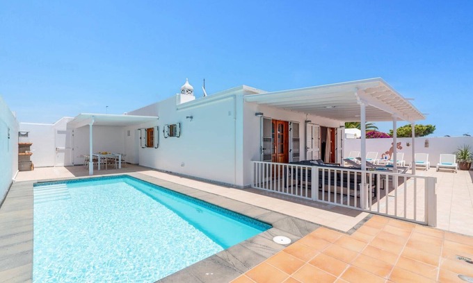 Los Pocillos Villa | Villa Family by Villa Plus