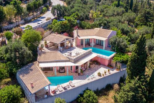 Ieromonachos Villa | Villa Faye: Family-Friendly Retreat with Pool & Pets Welcome