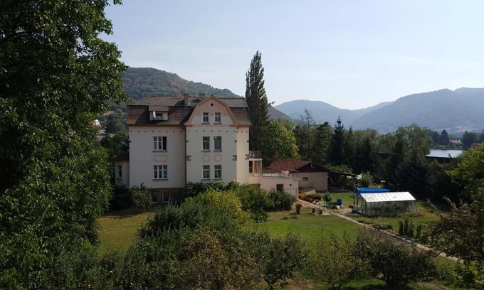 Dolni Zalezly Apartment | Villa Federer: Guest Rated 9.6 with Pool & Pet-Friendly Stay