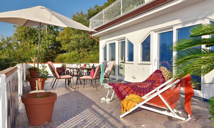 Castellabate Historic Centre Apartment | Villa Felice: Breathtaking Sea Views Near Historic Center