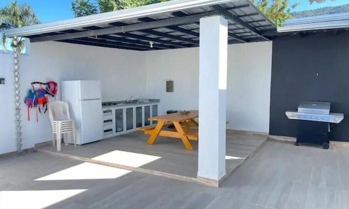 Villa Hermosa House | Villa Ferrer: Pool, Jacuzzi & Mountain Views Await You