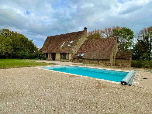 Choue Villa | Relax at Villa Festive: Private Pool Getaway near Paris