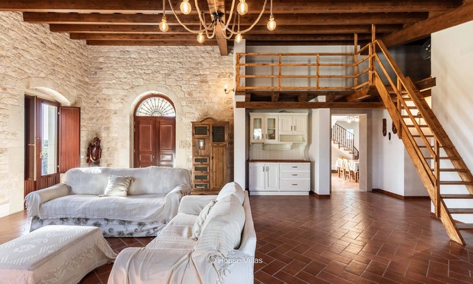 Noto Villa | Villa Fidalma: Family-Friendly Three Bedroom Getaway