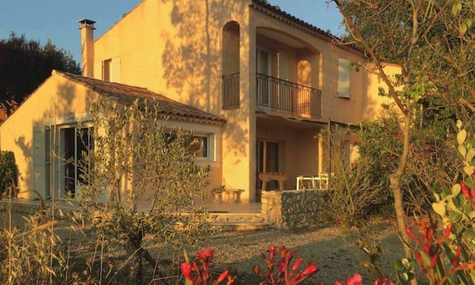 Le Chaffaut-Saint-Jurson Villa | Villa Flora: Panoramic Views & Family-Friendly Retreat
