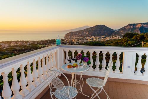 Sant'Agnello Villa | Villa Flore: Oceanfront Bliss with Spa & 9.9/10 Rating