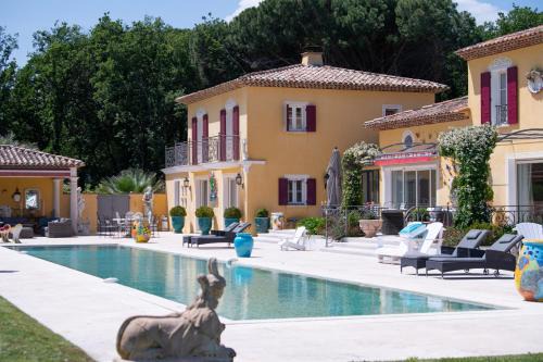 Grimaud Villa | Elegant Villa Florentina with Ocean View & Pool Access