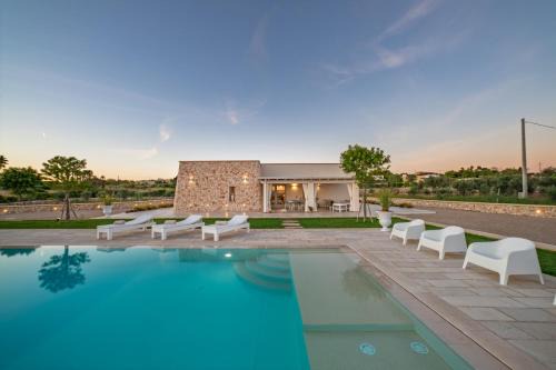 Marina di Pescoluse Villa | Villa Flori: Relax by the Pool with Oceanfront Views
