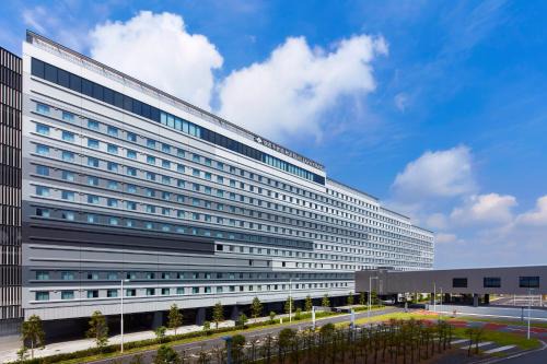 Hanedakuko Hotel | Elegant Villa Fontaine Grand Near Haneda Airport with Spa