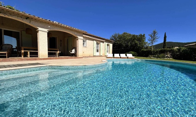 La Londe-les-Maures House | Inviting Villa for 10 with Private Pool in La Londe-les-Maures