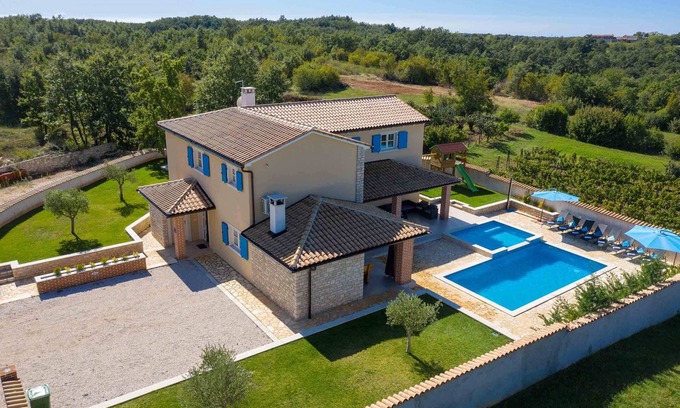 Muzini Villa | Indulgent Villa for 10 with Pool and Ocean Views