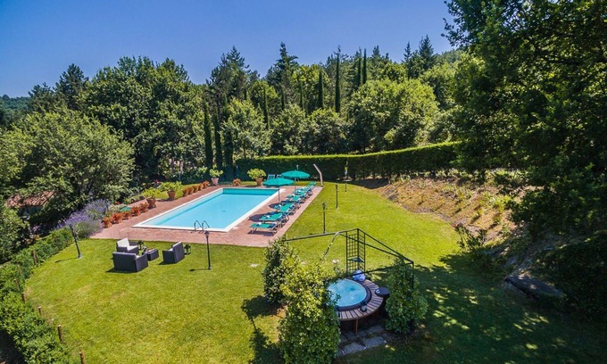 Ripoli Villa | Idyllic Villa with Pool for 10 in the Heart of Tuscany